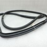 Oriģinālais Toyota RAV4 III (XA30) durvju blīvējums priekšējo labās puses durvju priekšpusē 6786142050