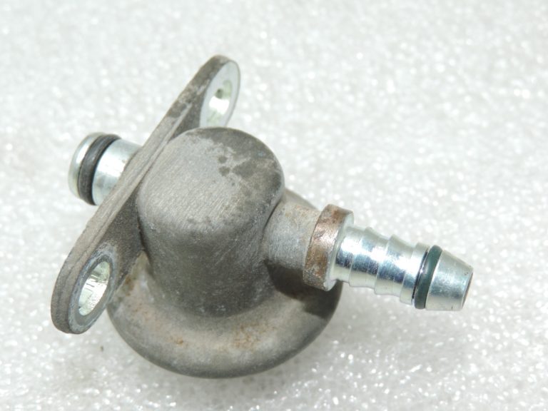 Oriģināls Toyota Yaris P9 1.3 VVT-i (2SZFE) degvielas iesmidzinātāja sliedes degvielas spiediena regulators