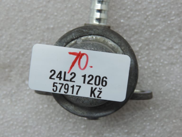Oriģināls Toyota Yaris P9 1.3 VVT-i (2SZFE) degvielas iesmidzinātāja sliedes degvielas spiediena regulators