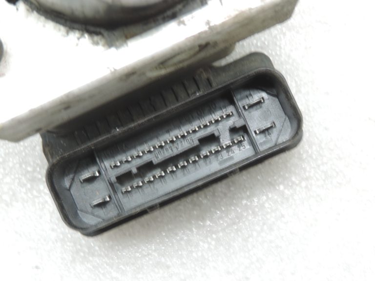 Oriģināls Toyota Yaris P9 ABS sūknis 445100D031 895410D040