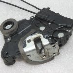 Oriģinālā Toyota Yaris P9 durvju slēdzene priekšējā kreisā centrālā bloķēšana 690400D140