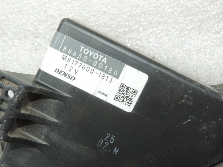 Oriģināls Toyota Yaris P9 gaisa kondicioniera pastiprinātāja vadības bloks 886500D180