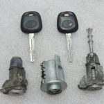 Toyota Yaris P9 slēdzeņu cilindru komplekts cilindru slēdzenes priekšējo durvju slēdzene 2x atslēga