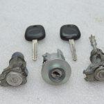 Toyota Yaris P9 slēdzeņu cilindru komplekts cilindru slēdzenes priekšējo durvju slēdzene 2x atslēga