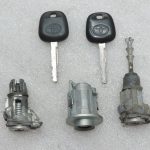 Toyota Yaris P9 slēdzeņu cilindru komplekts cilindru slēdzenes priekšējo durvju slēdzene 2x atslēga
