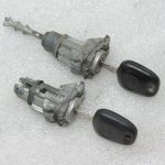 Toyota Yaris P9 slēdzeņu cilindru komplekts cilindru slēdzenes priekšējo durvju slēdzene 2x atslēga