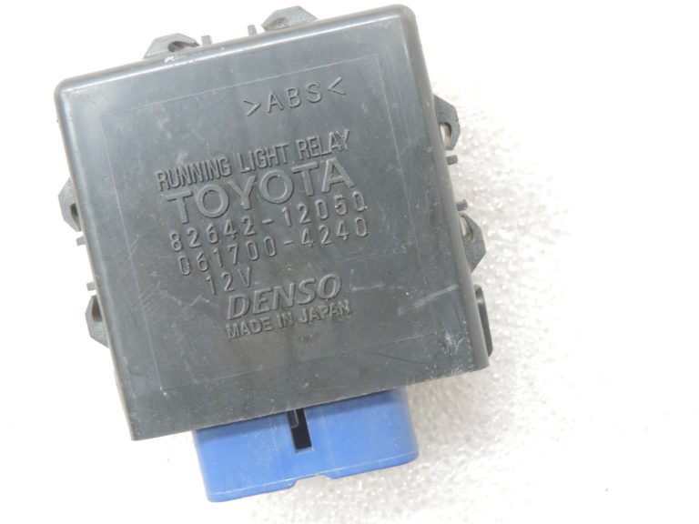 Oriģināls Toyota Yaris P9 priekšējo lukturu vadības bloka relejs Priekšējo lukturu vadības bloka relejs