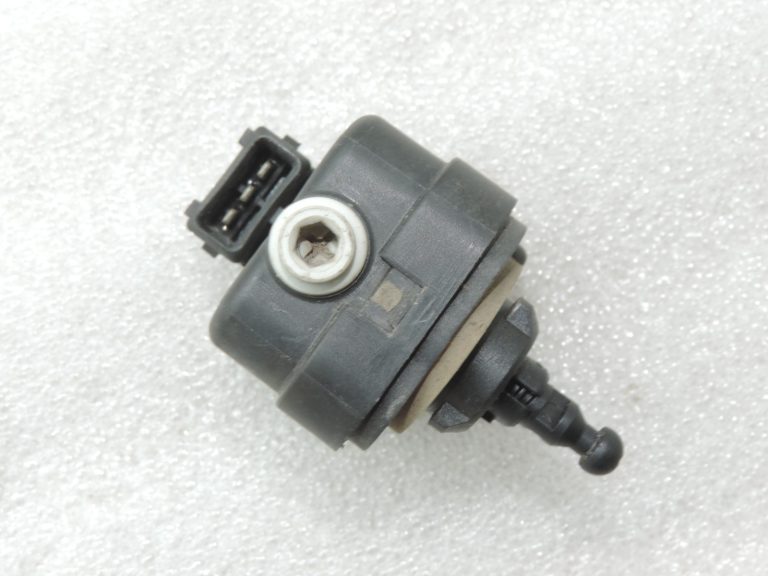 Oriģinālais Toyota Yaris P9 priekšējo lukturu servomotors kreisais/labais