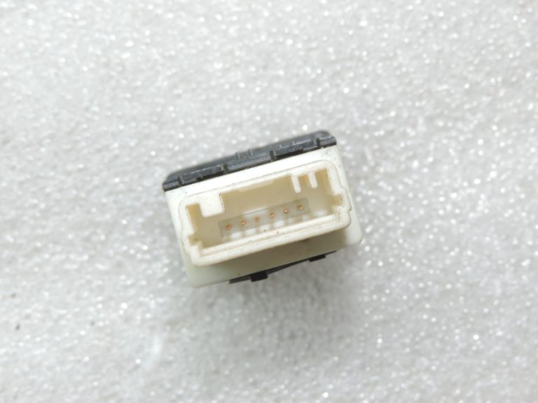 Oriģināls Toyota Yaris P9 centrālās bloķēšanas slēdzis 849300D020