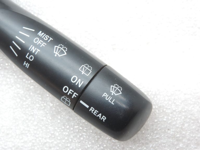 Oriģināls Toyota Yaris P9 stūres kolonnas slēdža slēdzis 846520D030