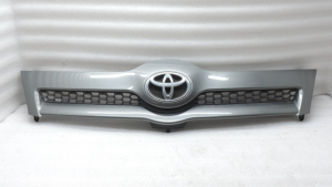 Oriģināls 2004-2009 Toyota Corolla Verso AR10 radiatora režģis krāsa: 1C3