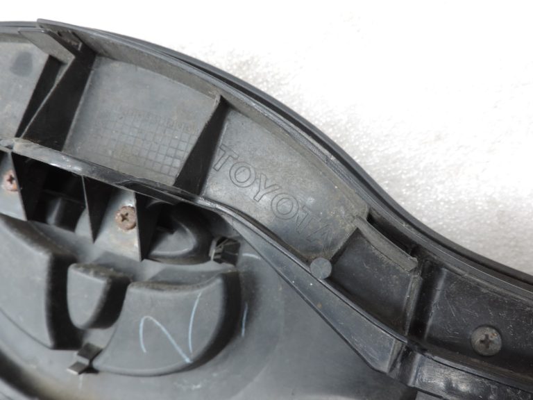 Oriģināls 2004-2009 Toyota Corolla Verso AR10 radiatora režģis krāsa: 1C3