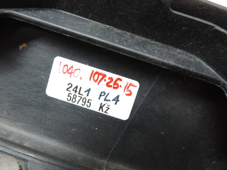 Oriģināls 2004-2009 Toyota Corolla Verso AR10 radiatora režģis krāsa: 1C3