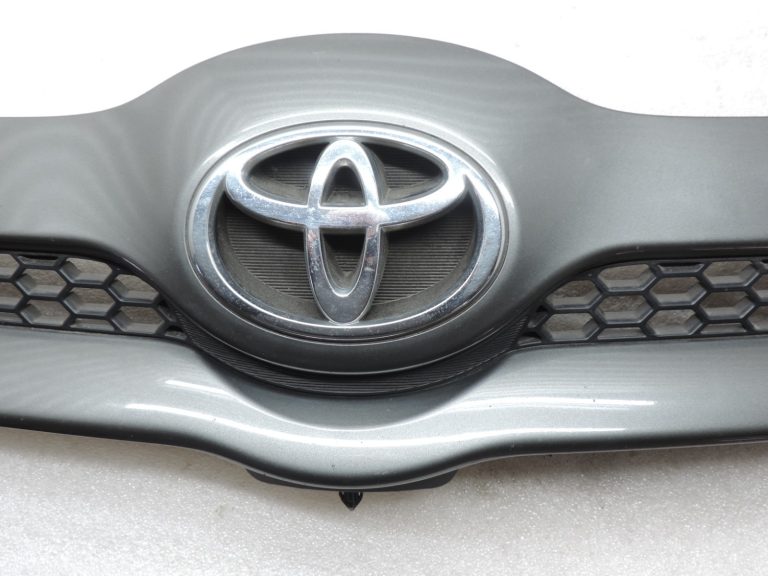 Oriģināls 2004-2009 Toyota Corolla Verso AR10 radiatora režģis krāsa: 1C3