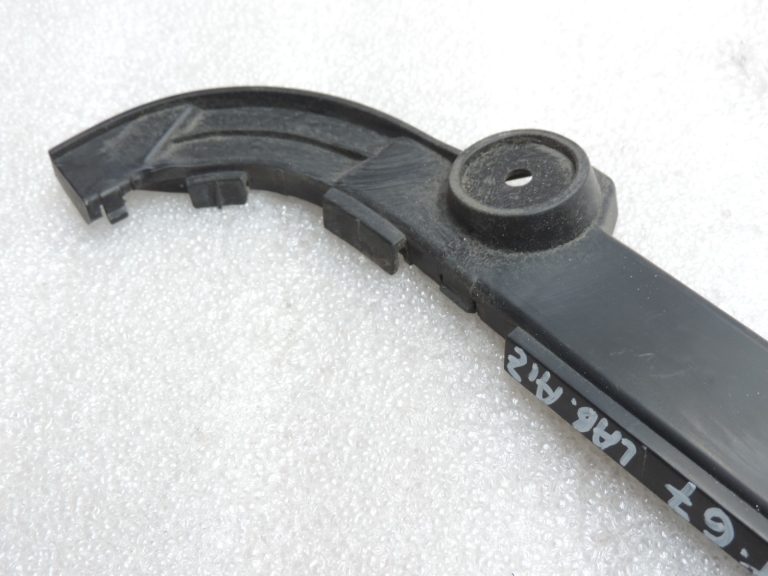 Oriģinālais 2004-2009 Toyota Corolla Verso AR10 aizmugurējā bampera kronšteins labajā pusē