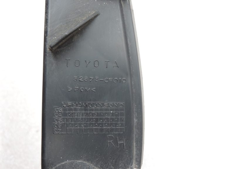 Oriģinālais 2004-2009 Toyota Corolla Verso AR10 aizmugurējā bampera kronšteins labajā pusē