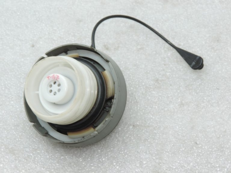 Oriģinālais 2004-2009 Toyota Corolla Verso AR10 dīzeļdegvielas uzpildes vāciņš 7730060010