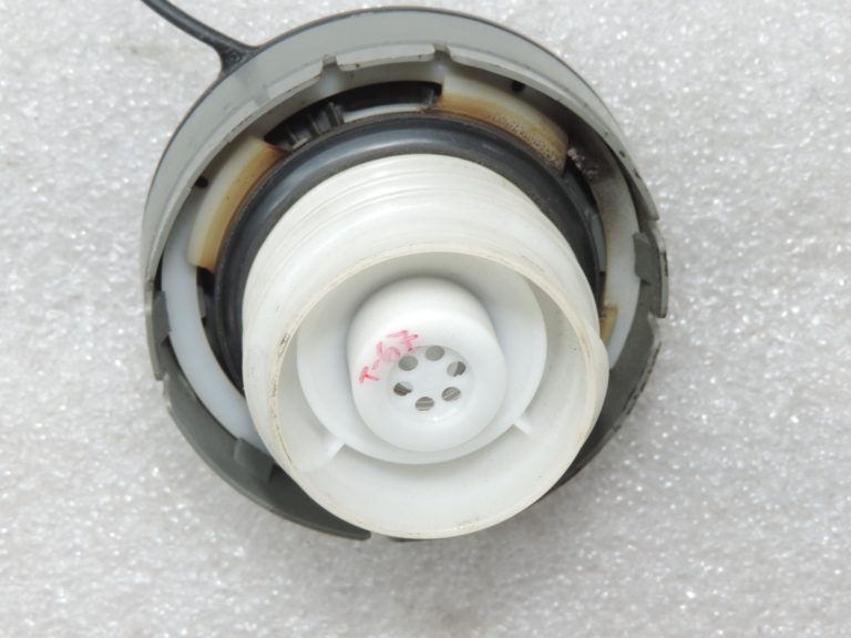 Oriģinālais 2004-2009 Toyota Corolla Verso AR10 dīzeļdegvielas uzpildes vāciņš 7730060010