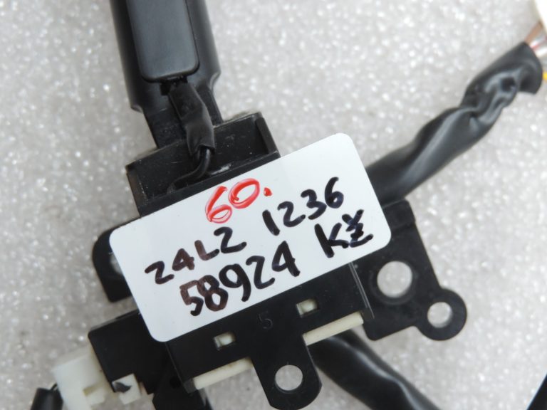 Oriģinālais 2004-2009 Toyota Corolla Verso AR10 kruīza vadības slēdzis 8463234011