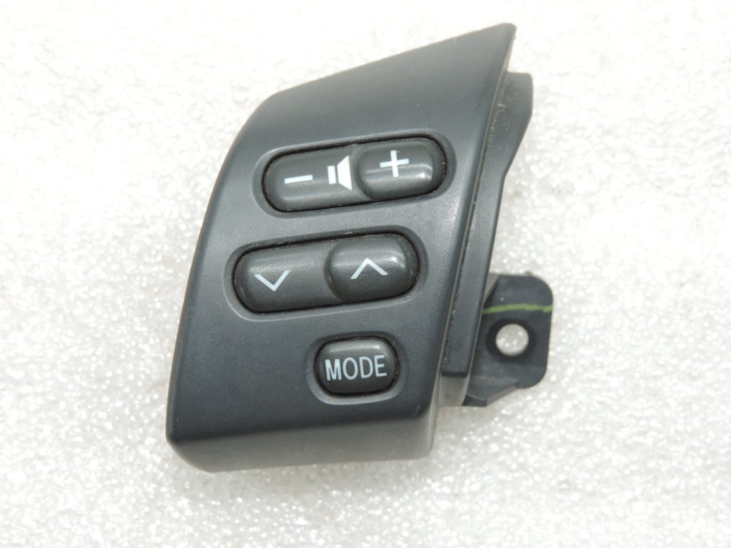 Original 2004-2009 Toyota Corolla Verso AR10 steering wheel radio switch 451000F041B0
