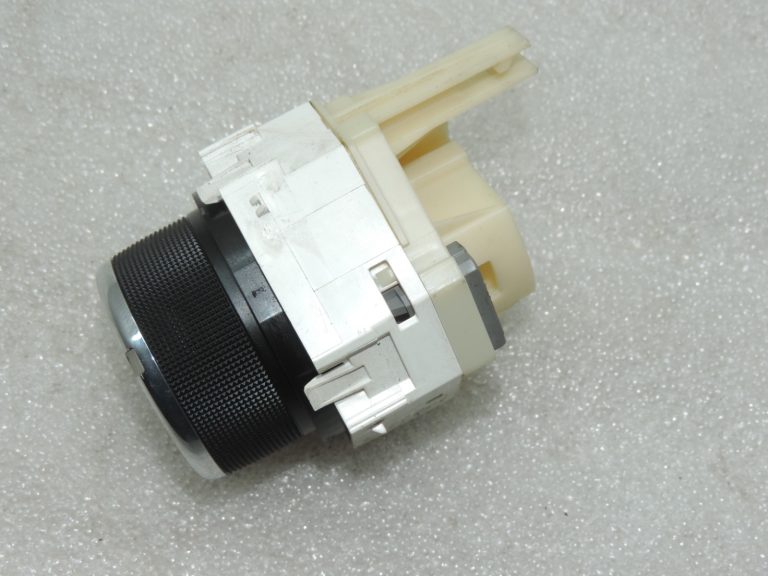 Oriģinālais 2011-2014 Toyota Yaris P13 gaisa kondicionēšanas apsildes A/C slēdzis
