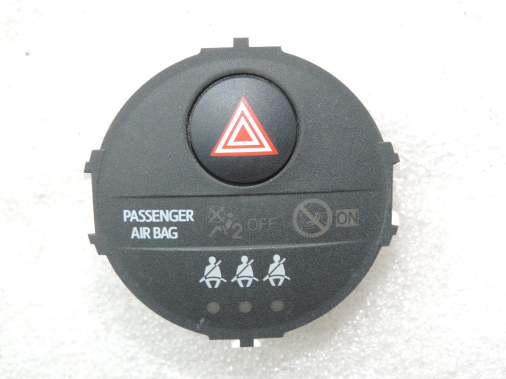 Original 2011-2020 Toyota Yaris P13 hazard warning switch 839500D050, 83950-0D050
