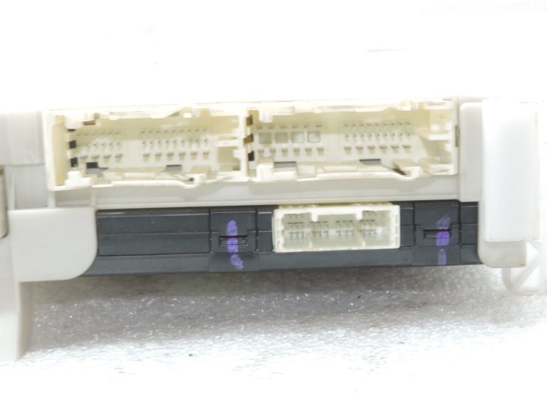 Oriģināls 2011-2014 Toyota Yaris BCM komforta vadības bloks