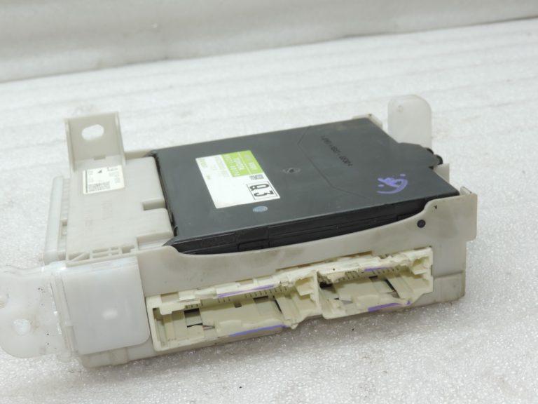 Oriģināls 2011-2014 Toyota Yaris BCM komforta vadības bloks