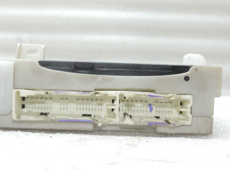 Oriģināls 2011-2014 Toyota Yaris BCM komforta vadības bloks