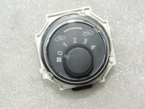 Oriģinālais 2011-2014 Toyota Yaris P13 gaisa kondicioniera sildītāja pūtēja slēdzis