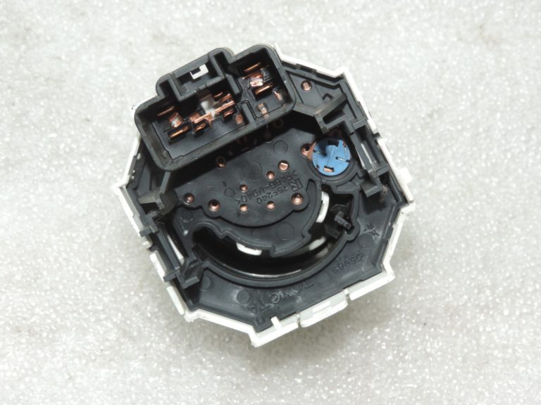 Oriģinālais 2011-2014 Toyota Yaris P13 gaisa kondicioniera sildītāja pūtēja slēdzis