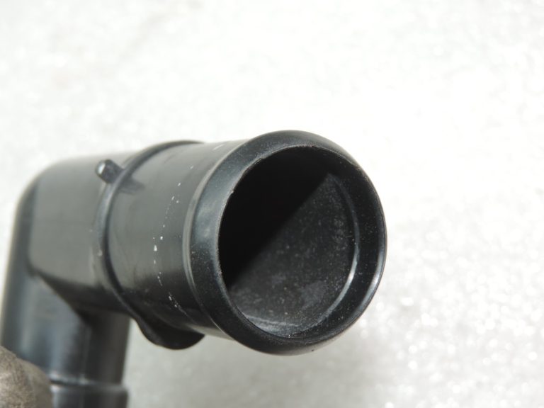 Oriģinālā 2011-2020 Toyota Yaris P13 1.3 VVT-i radiatora atloka caurule