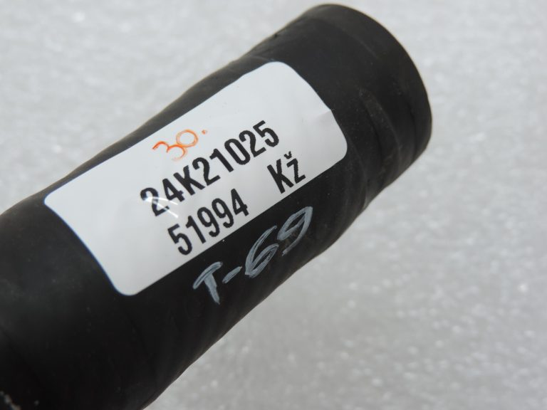 Oriģināla Toyota Yaris P13 1.3 1NR-FE ūdensvada apvada šļūtene 1626147020