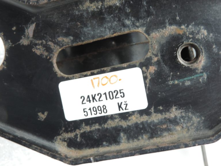 Oriģināls Toyota Yaris P13 1.3 1NR-FE Dzinēja stiprinājums kreisajā pusē 1237247100 123720Y150