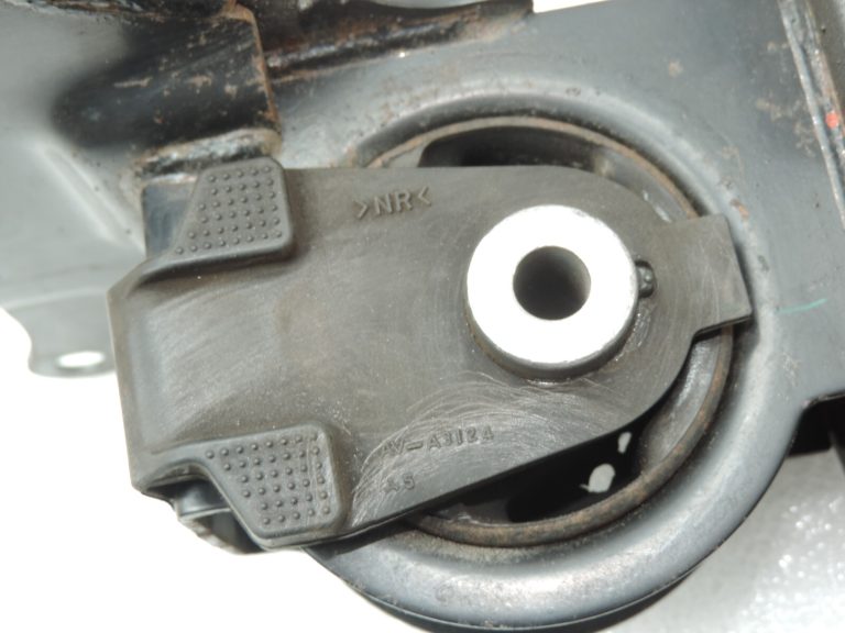 Oriģināls Toyota Yaris P13 1.3 1NR-FE Dzinēja stiprinājums kreisajā pusē 1237247100 123720Y150