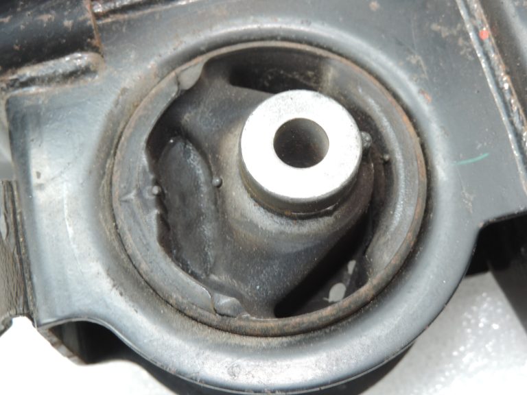Oriģināls Toyota Yaris P13 1.3 1NR-FE Dzinēja stiprinājums kreisajā pusē 1237247100 123720Y150