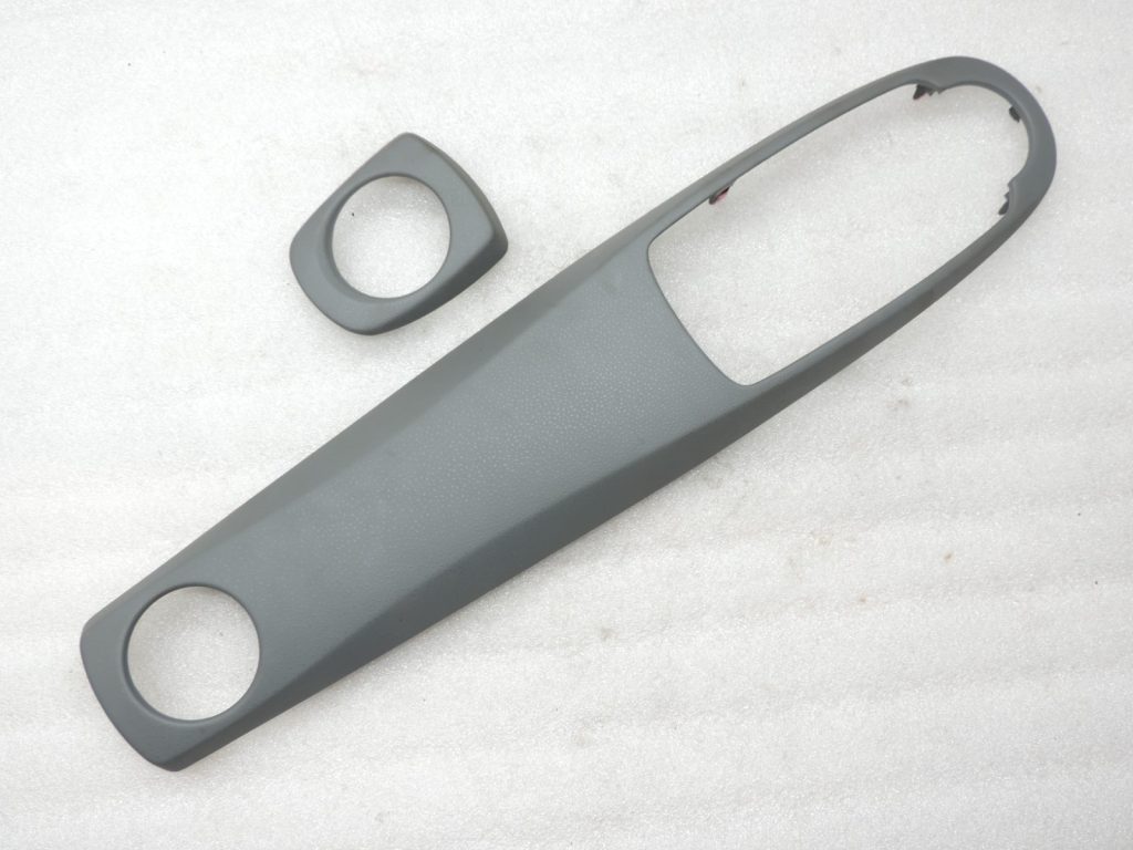 Oriģinālais 2011-2014 Toyota Yaris P13 instrumentu paneļa vāka komplekts 554700D030B0