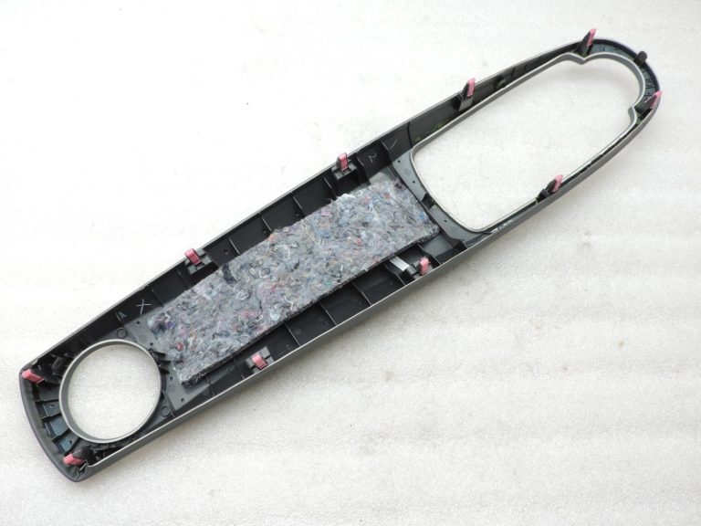 Oriģinālais 2011-2014 Toyota Yaris P13 instrumentu paneļa vāka komplekts 554700D030B0