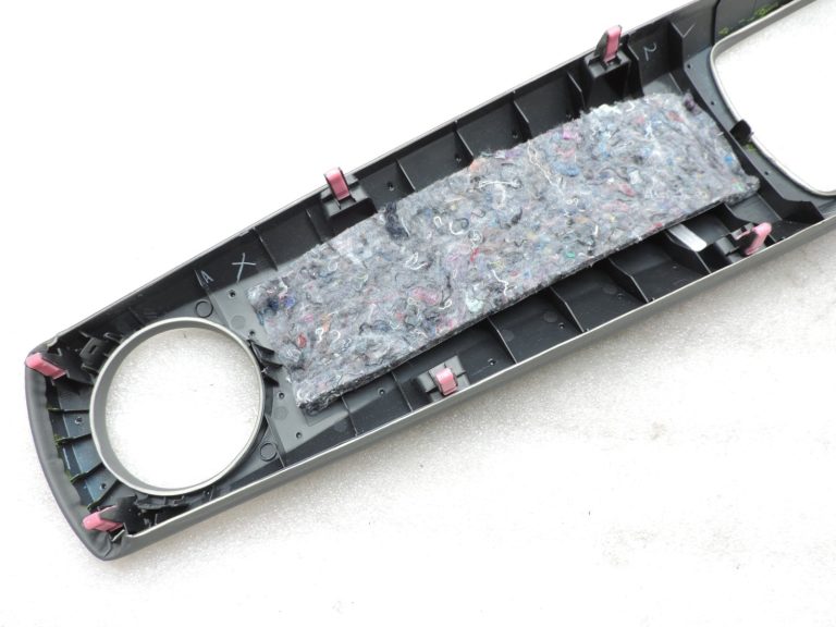 Oriģinālais 2011-2014 Toyota Yaris P13 instrumentu paneļa vāka komplekts 554700D030B0