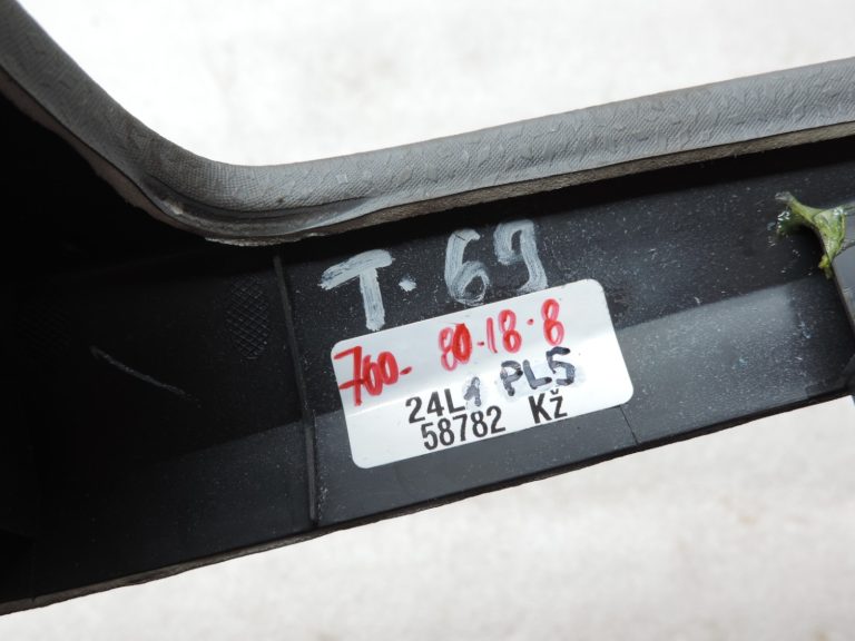Oriģinālais 2011-2014 Toyota Yaris P13 instrumentu paneļa vāka komplekts 554700D030B0