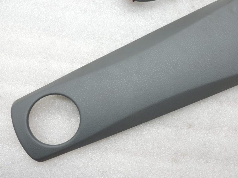 Oriģinālais 2011-2014 Toyota Yaris P13 instrumentu paneļa vāka komplekts 554700D030B0