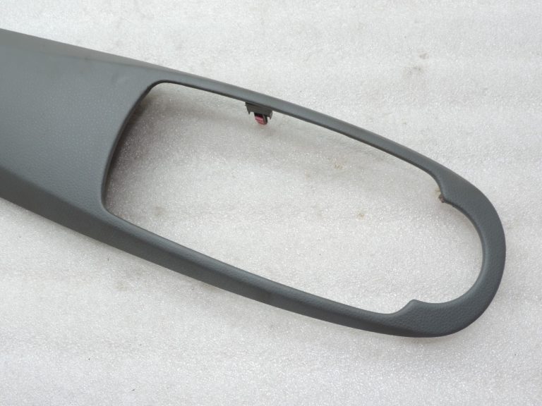 Oriģinālais 2011-2014 Toyota Yaris P13 instrumentu paneļa vāka komplekts 554700D030B0