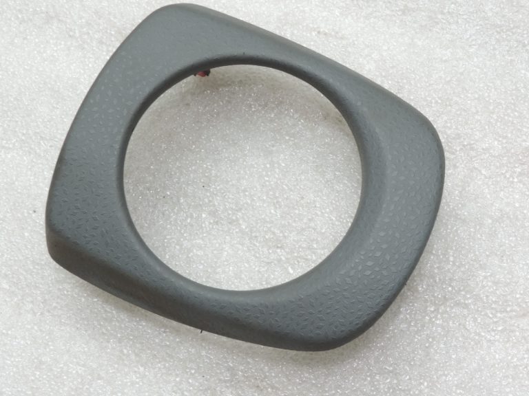 Oriģinālais 2011-2014 Toyota Yaris P13 instrumentu paneļa vāka komplekts 554700D030B0