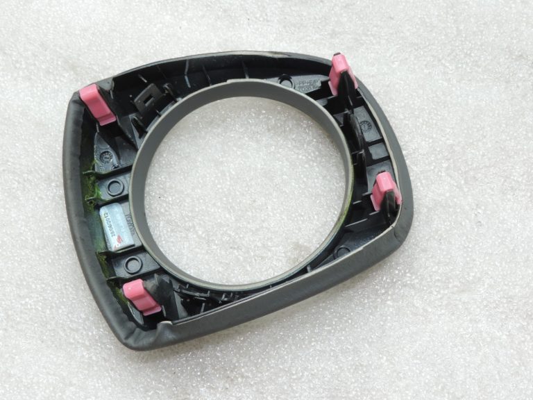 Oriģinālais 2011-2014 Toyota Yaris P13 instrumentu paneļa vāka komplekts 554700D030B0