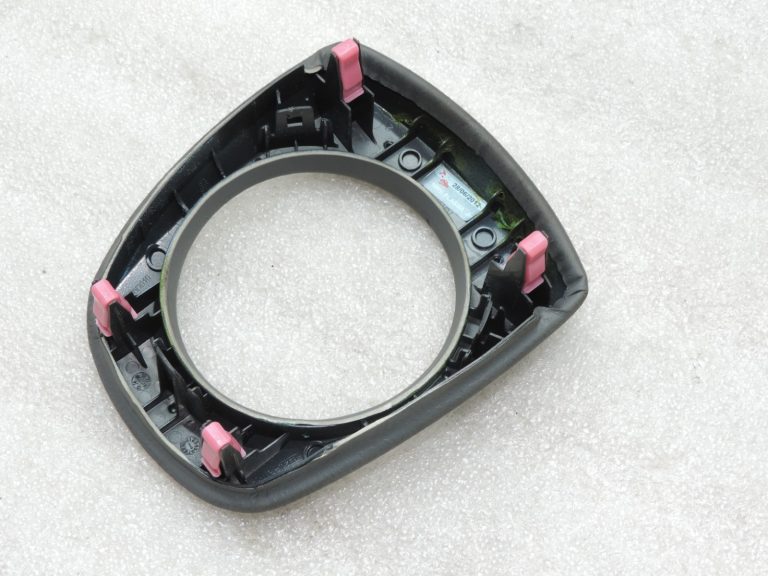 Oriģinālais 2011-2014 Toyota Yaris P13 instrumentu paneļa vāka komplekts 554700D030B0