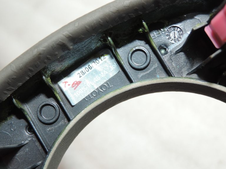 Oriģinālais 2011-2014 Toyota Yaris P13 instrumentu paneļa vāka komplekts 554700D030B0