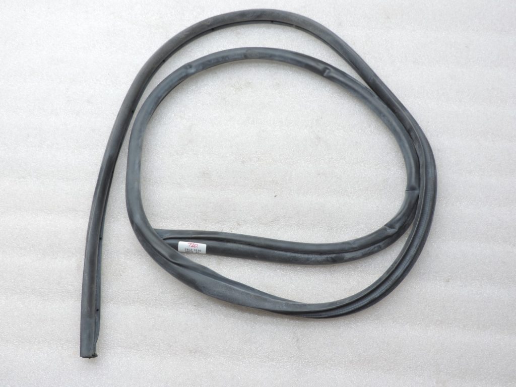 Oriģināls Toyota Yaris P13 Aizmugures kreisās puses virsbūves blīvējums Durvju atvēršanas blīvējums