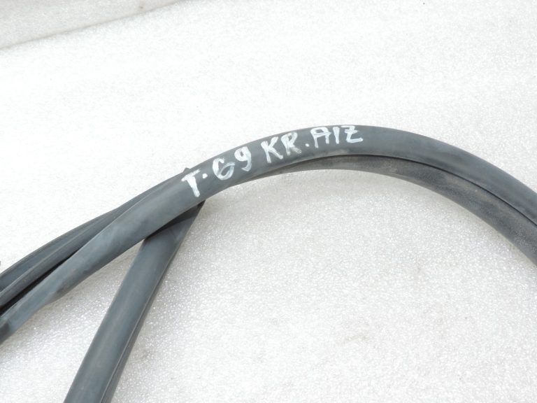 Oriģināls Toyota Yaris P13 Aizmugures kreisās puses virsbūves blīvējums Durvju atvēršanas blīvējums