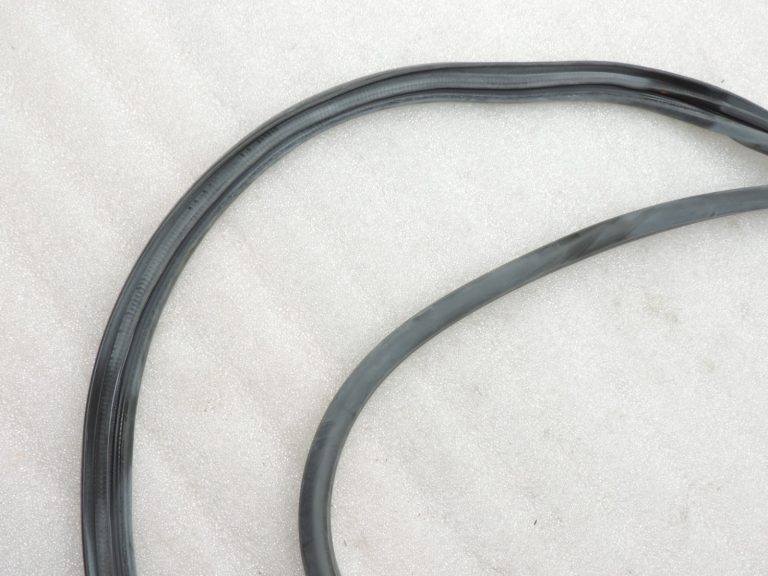 Oriģināls Toyota Yaris P13 Aizmugures kreisās puses virsbūves blīvējums Durvju atvēršanas blīvējums