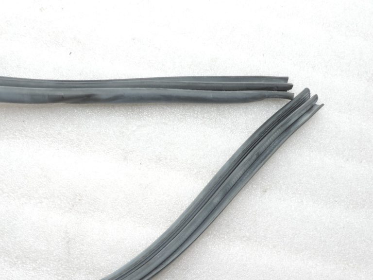 Oriģināls Toyota Yaris P13 Aizmugures kreisās puses virsbūves blīvējums Durvju atvēršanas blīvējums